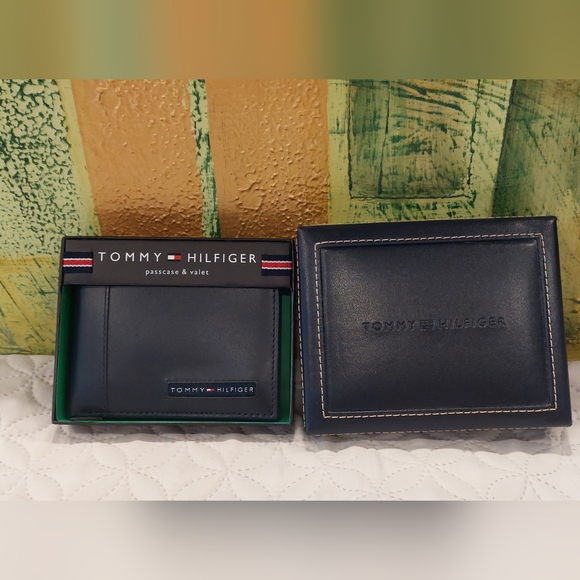 Tommy Hilfiger Other - Tommy Hilfiger Black Card Holder Duo